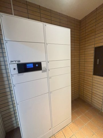 【宅配ボックス】不在時でも荷物を受け取れる宅配ボックスを完備。