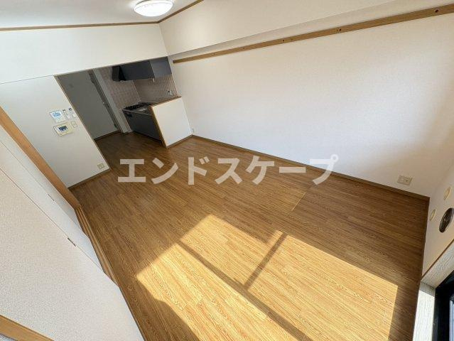 T-one MIYAHARA West Bの居間・リビング|高崎、前橋、伊勢崎エリアのお部屋探しはエンドスケープまで！お客様の理想お聞かせ下さい♪