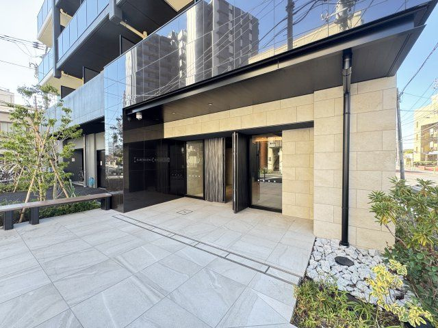 S-RESIDENCE松戸Iriseのエントランス