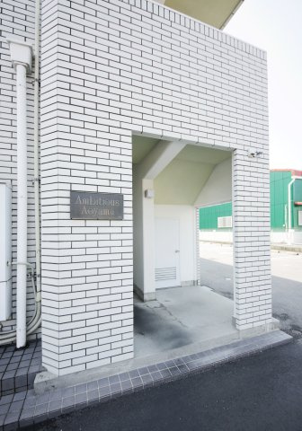 アンビシャス青山のエントランス
