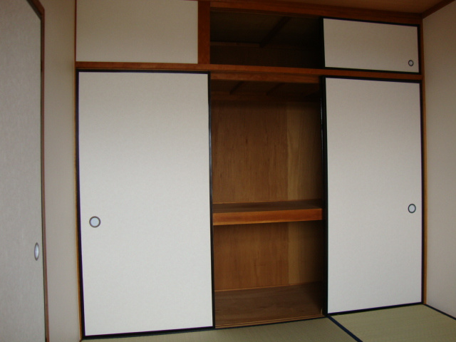 メゾンブランシェヨシダＢの収納|和室押入