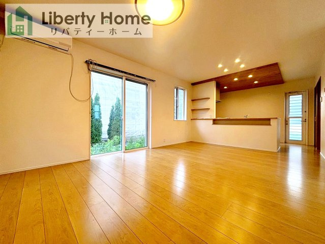 筑西市市野辺　中古戸建の居間・リビング