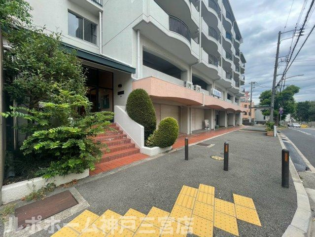 グリーンハイツ諏訪山のエントランス