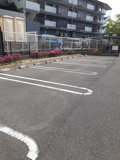 マロンツリーの駐車場