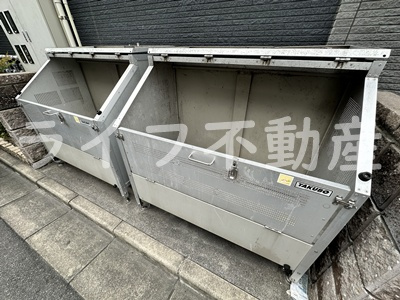 アット横小路のエントランス