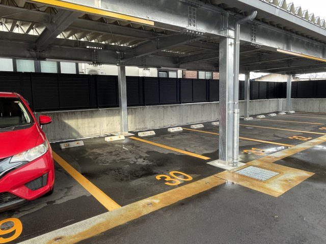 レーベン長岡南町THE CLASSの駐車場