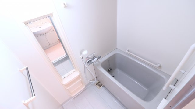 プラザハイツ二ツ屋C棟の浴室