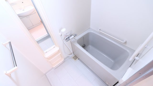 プラザハイツ二ツ屋C棟の浴室