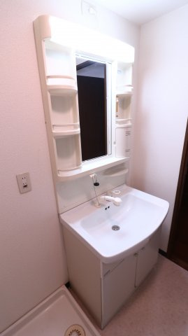プラザハイツ二ツ屋C棟の洗面所
