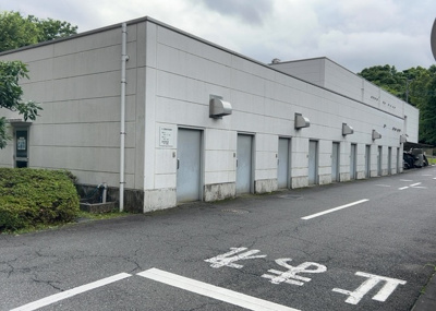 【設備】 | フェアヒルズ南大沢ブリーズコート | 共有部分は、住民なら誰もが使える設備のこと。例えば駐車場やエレベーター、インターネット設備、セキュリティ設備などがあります。他にも、マンションの廊下・外部階段やエントランス・ゴミ置き場などがあります。