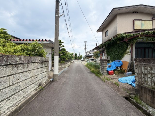 宇都宮市富士見が丘中古戸建の前面道路含む現地写真