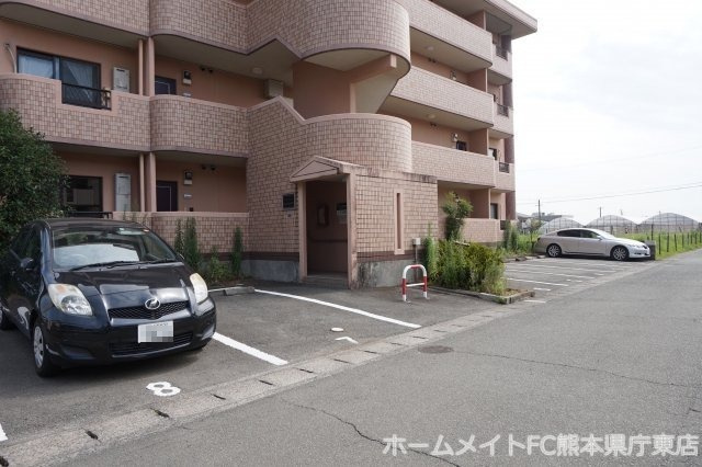 熊本市東区長嶺東３丁目の賃貸マンションの駐車場