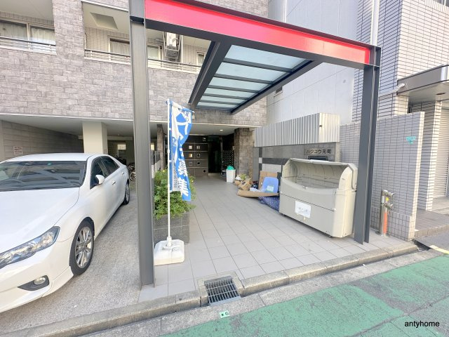 ハクユウ元町のエントランス