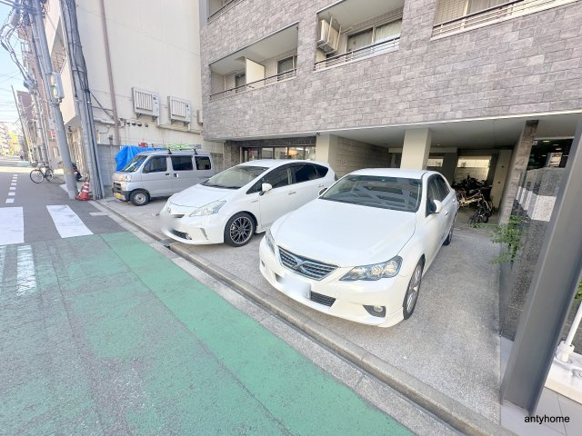 ハクユウ元町の駐車場