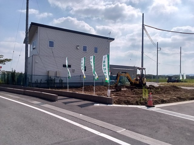 【前面道路含む現地写真】 | 【さくら市大中第1期　現地外観】
※令和８年７月時点