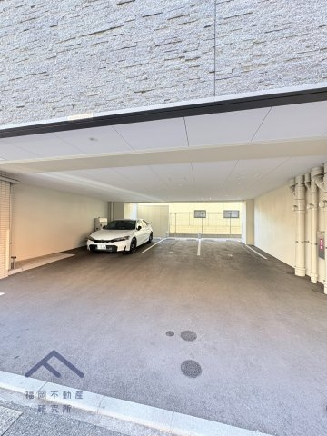 オープンレジデンシア高宮アベニューの駐車場
