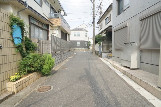 桜丘４　戸建の前面道路含む現地写真|南側　私道　幅員約4.0m　接道約6.7m