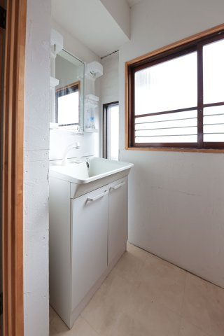 高崎市東町　中古住宅 【弊社売主】の独立洗面台