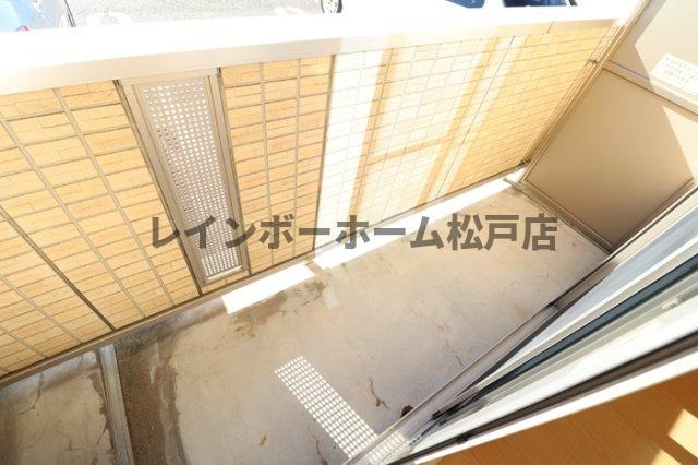 ロイヤルヒル三郷　仲介手数料（賃料の1.10ヵ月）の50％OFF対象物件！のバルコニー