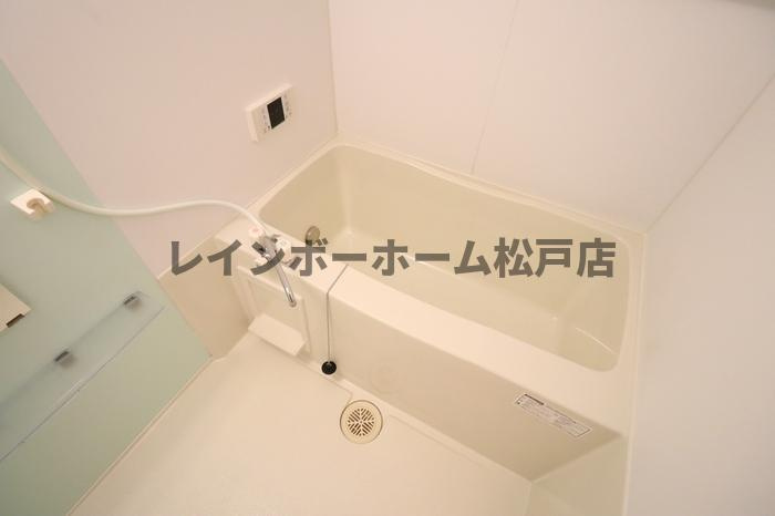 ロイヤルヒル三郷　仲介手数料（賃料の1.10ヵ月）の50％OFF対象物件！の浴室