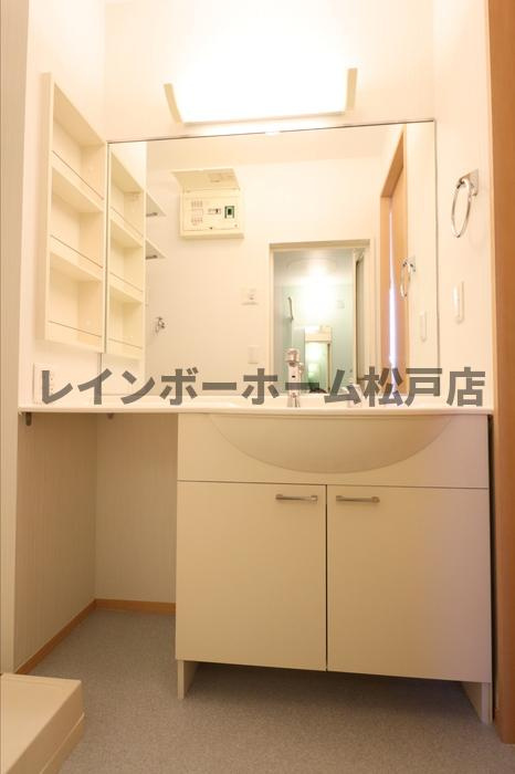 ロイヤルヒル三郷　仲介手数料（賃料の1.10ヵ月）の50％OFF対象物件！の洗面所