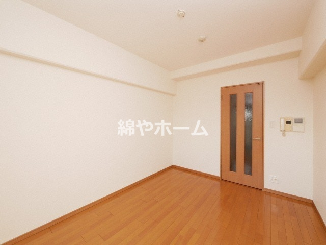 エスティライフ難波西の洋室|コンパクトで使いやすい洋室です