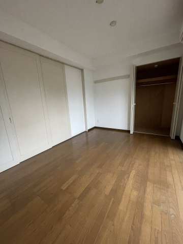 晋栄一番館の居間・リビング|こちらの居間で趣味の時間をお楽しみください
