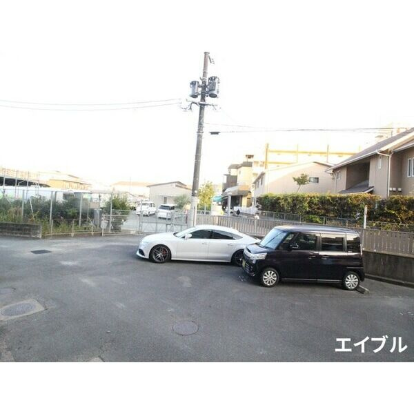 ジェイズビルⅡの駐車場|車をお持ちの方に嬉しい駐車場付きの物件です