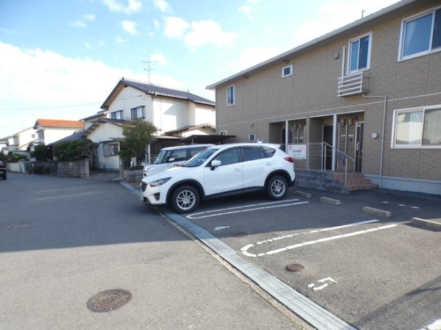 ハイツそれいゆの駐車場