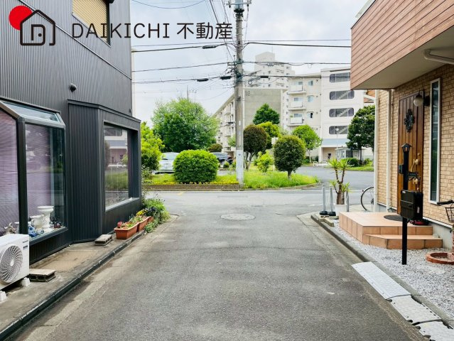 【前面道路含む現地写真】 | 坂戸市千代田4丁目　中古戸建