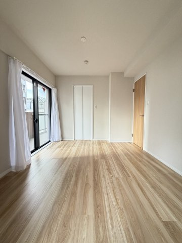 ライオンズマンション松屋町の洋室