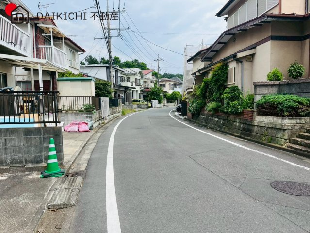 【前面道路含む現地写真】 | 坂戸市西坂戸2丁目　中古戸建