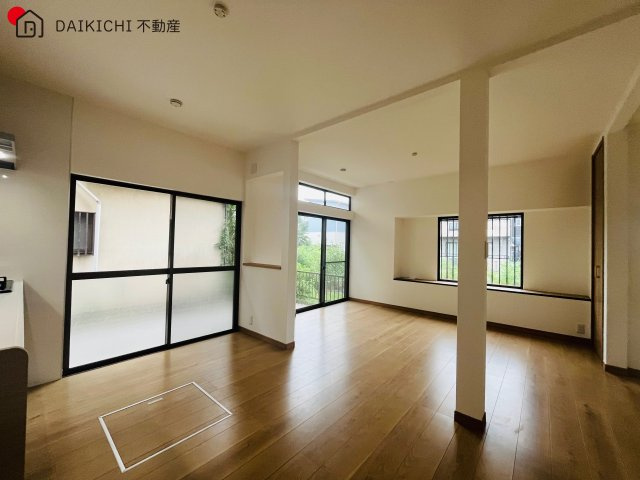 【居間・リビング】 | 坂戸市鎌倉町　中古戸建