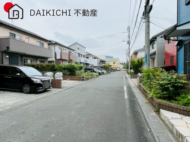 【前面道路含む現地写真】 | 坂戸市にっさい花みず木3丁目　中古戸建