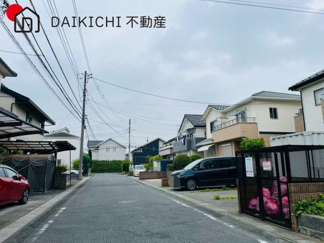 【前面道路含む現地写真】 | 坂戸市にっさい花みず木3丁目　中古戸建