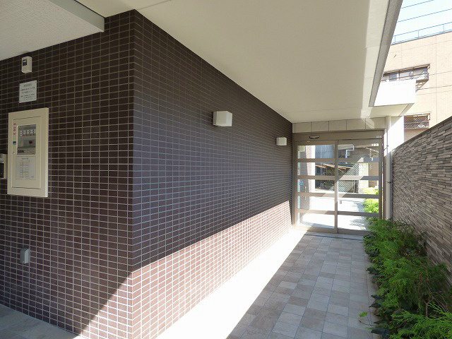 【エントランス】エンブレイス博多駅南 