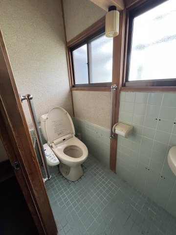 笠岡市富岡売家3のトイレ
