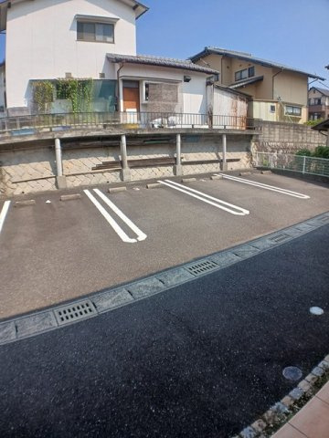 プラシードの駐車場|駐車場です