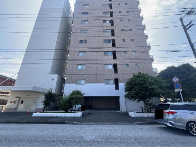 高知市潮新町1丁目ポレスター潮新町　中古マンションの外観|洗練されたデザインが目を惹く、存在感のある外観☆