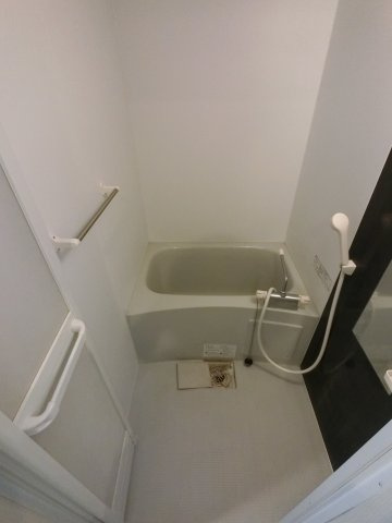 エアフォルク原木の浴室