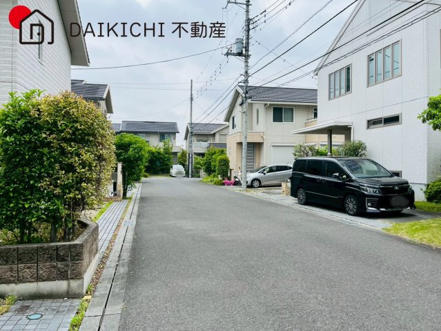 【前面道路含む現地写真】 | 坂戸市にっさい花みす木　中古戸建