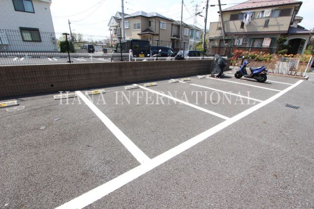 リブリ・クレラーレの駐車場