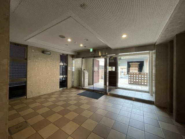 エステムヒルズ新大阪のロビー