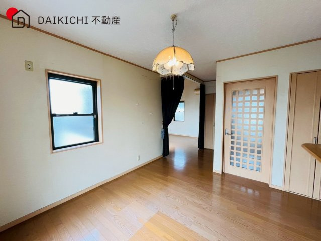 【居間・リビング】 | 鶴ヶ島市鶴ヶ丘1期　中古戸建