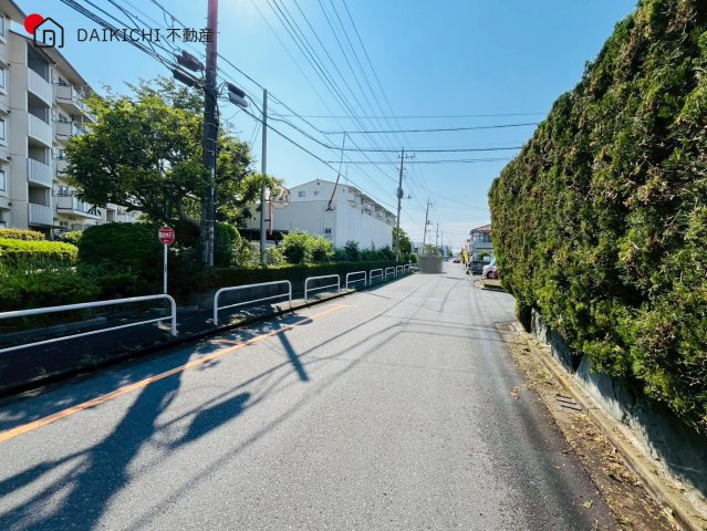 【前面道路含む現地写真】 | 鶴ヶ島市松ヶ丘2丁目　中古戸建