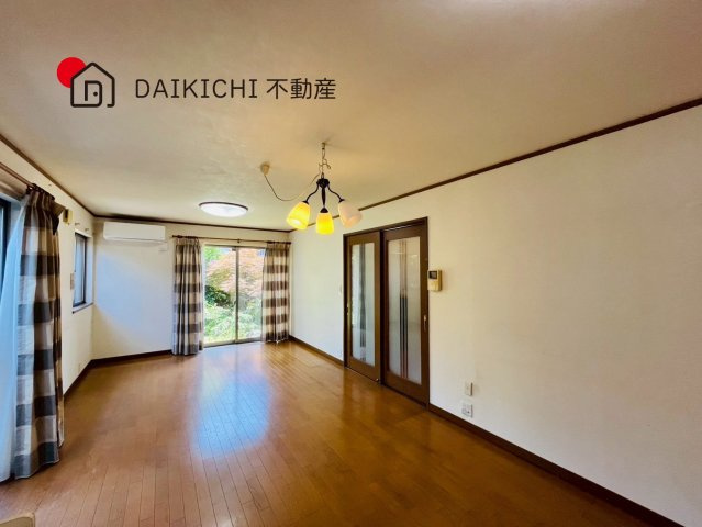 【居間・リビング】 | 鶴ヶ島市鶴ヶ丘　中古戸建