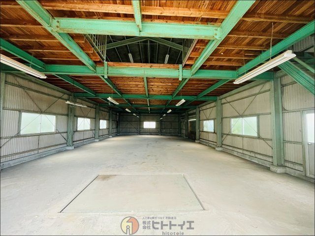 大川市中古賀倉庫の駐車場