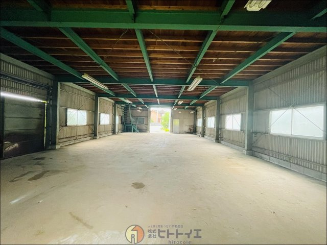 大川市中古賀倉庫の駐車場