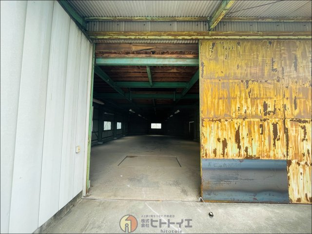 大川市中古賀倉庫の駐車場