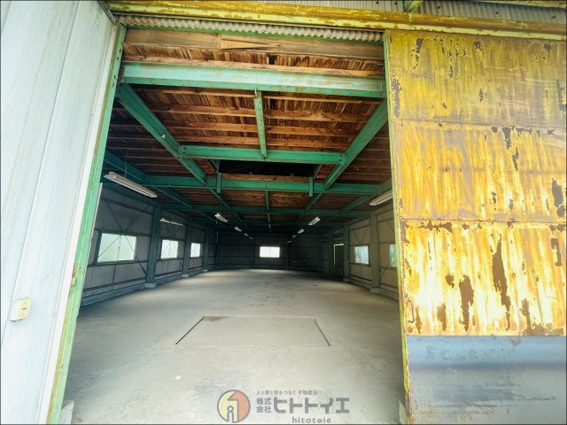 大川市中古賀倉庫の駐車場